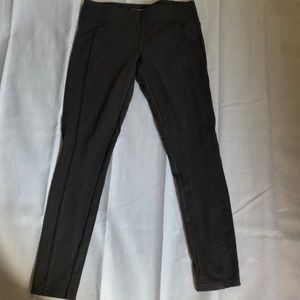 gray three quarter length athletic leggings